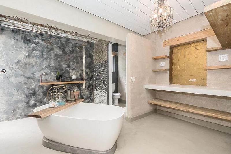 8 Bedroom Property for Sale in Hout Bay Western Cape